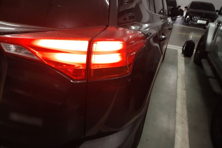 Used Toyota RAV4 2015 2.0L CVT Two-Wheel Drive Fashion Edition
