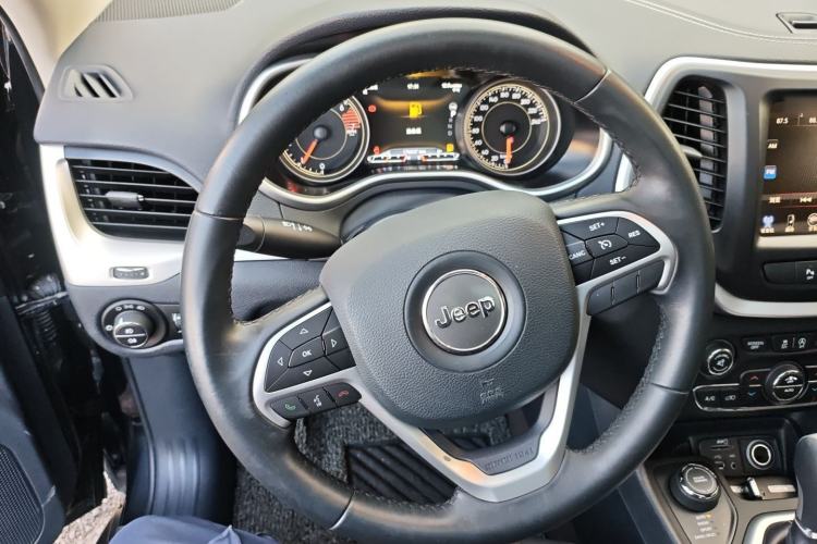 Used Jeep Cherokee 2016 2.4L Professional Smart Version
