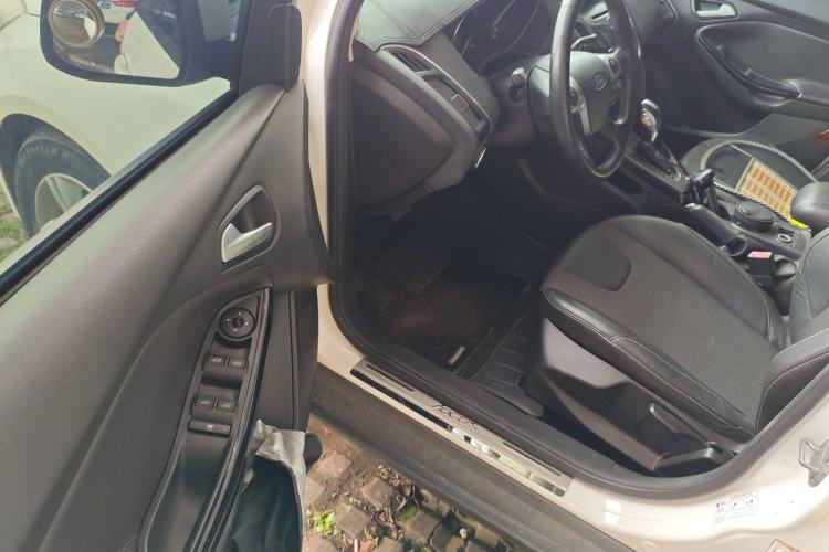 Used Ford Focus 2012 Sedan 1.6L Automatic Fashion Edition