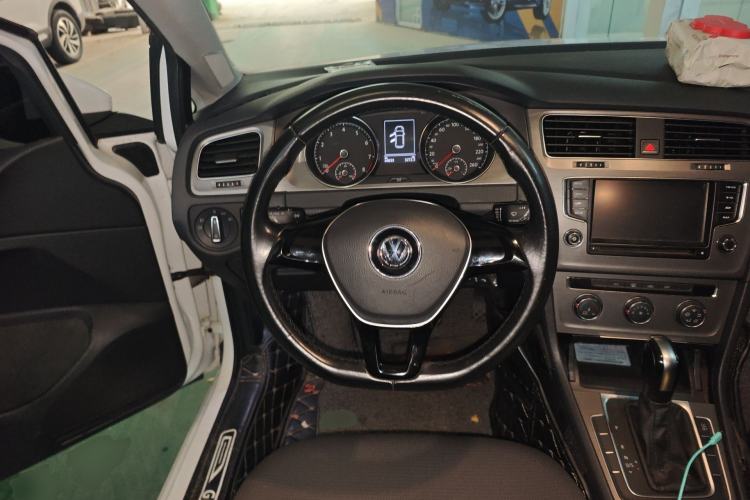 Used Volkswagen Golf 2015 1.6L Automatic Comfort Model Steering Wheel