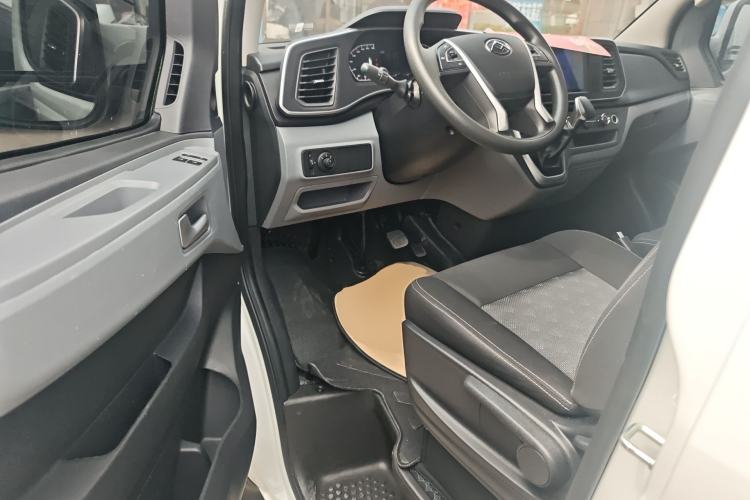 Used SAIC MAXUS Xintu V80 2024 Facelift Aoyuntong 6AMT Short Wheelbase Ultra-Low Roof 147 Ps 5/6 Seats Driver Seat