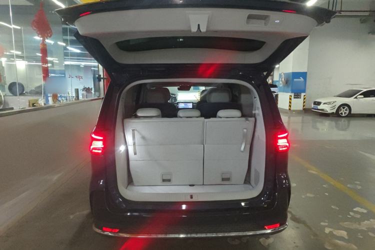 Used Roewe iMAX8 2022 400TGI Prestige Edition Trunk