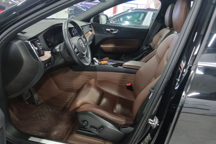 Used Volvo XC60 2022 B5 4x4 Smart Luxury Edition