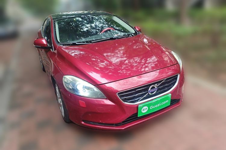 Used Volvo V40 2014 2.0T Zhiya Edition Front Right 45 Deg