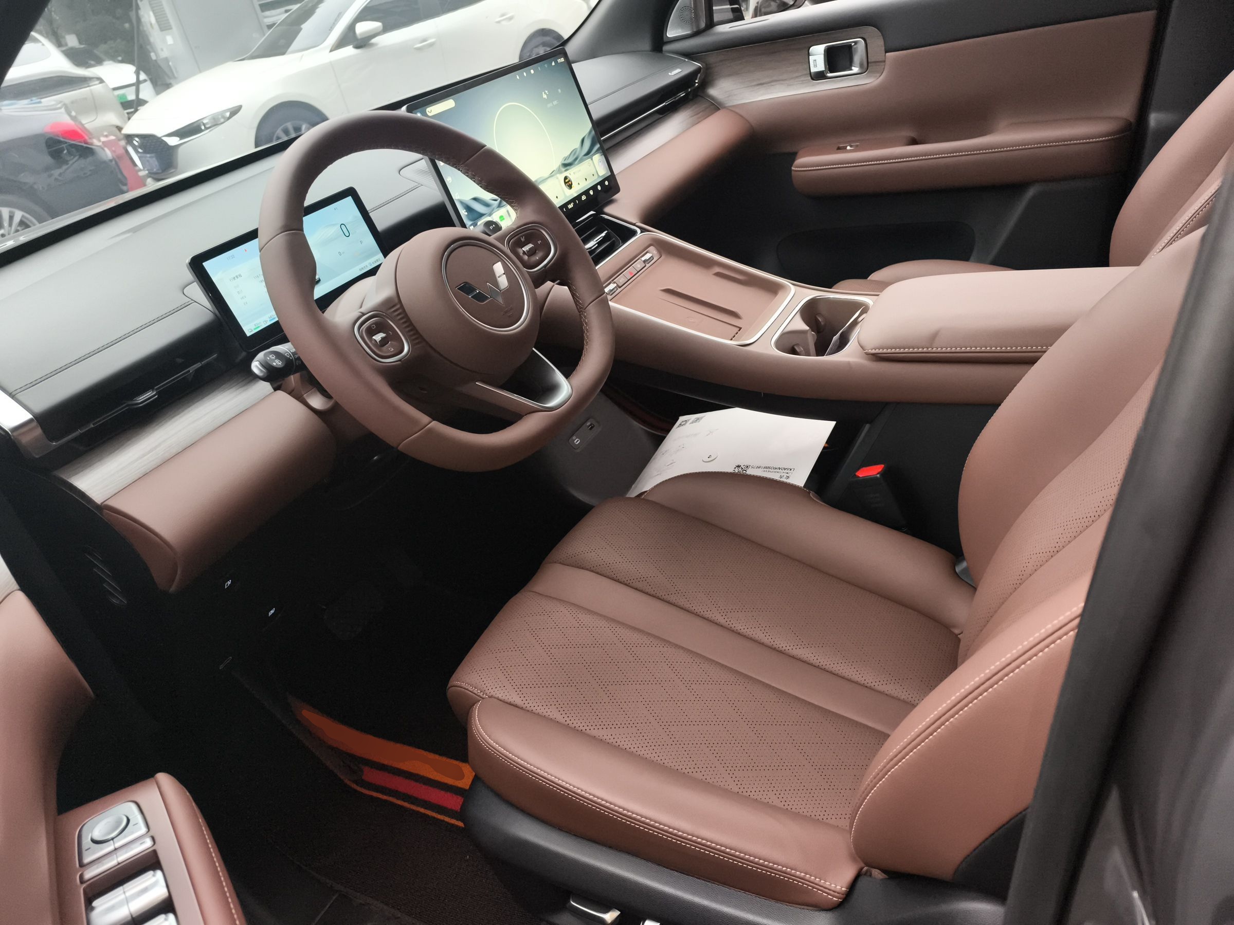 المقاعد الأمامية داخل السيارة