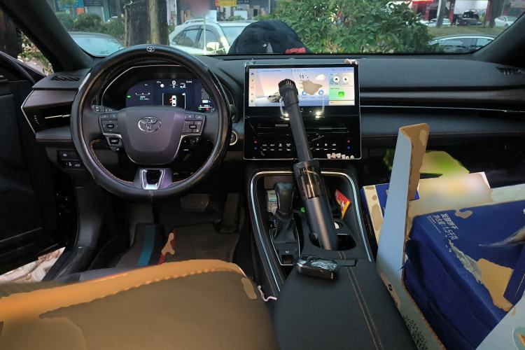 Used Toyota Avalon 2024 Dual-Motor 2.0L Luxury Edition Center Console