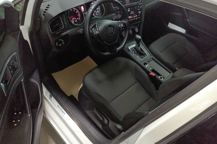 Used Volkswagen Golf 2019 1.8TSI Travel Edition Driver Seat