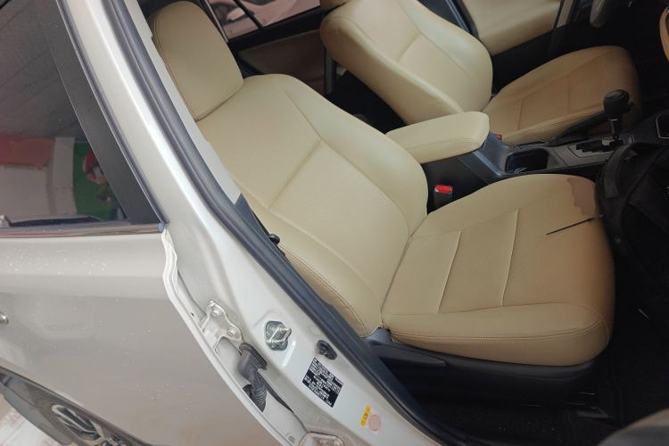 Used Toyota RAV4 2016 2.0L CVT Two-Wheel Drive Fashion Edition China V Standard