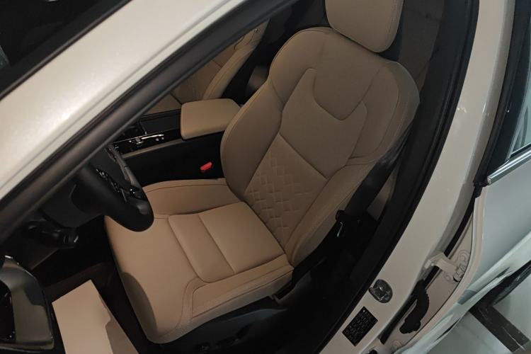 Used Volvo XC60 2026 B5 4x4 Smart Luxury Edition