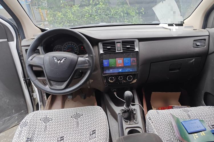 Used Wuling Rongguang V 2016 1.5L Standard Version
