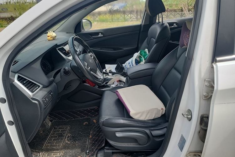 Used Hyundai Tucson 2015 2.0L Automatic Two-Wheel Drive Smart Version
