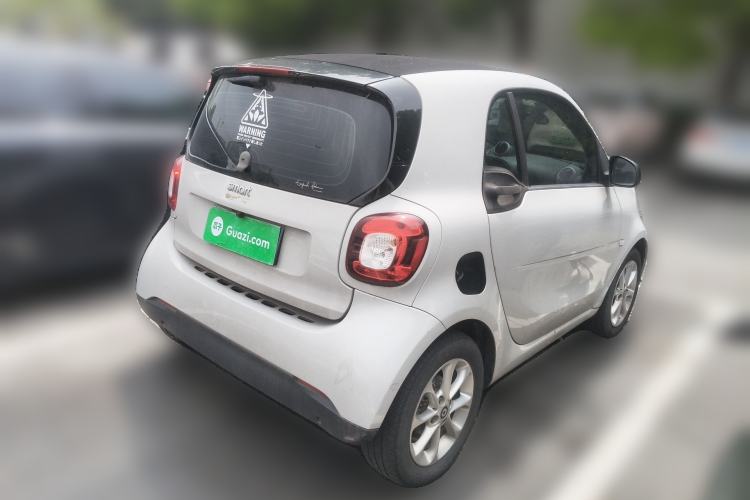 Used smart fortwo 2015 1.0L 52 kW hardtop Dynamic version