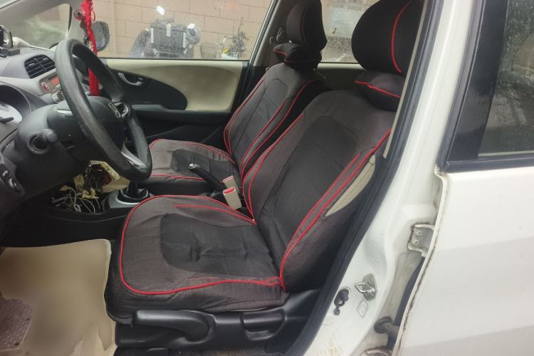 Used Honda Fit 2011 1.5L manual luxury version
