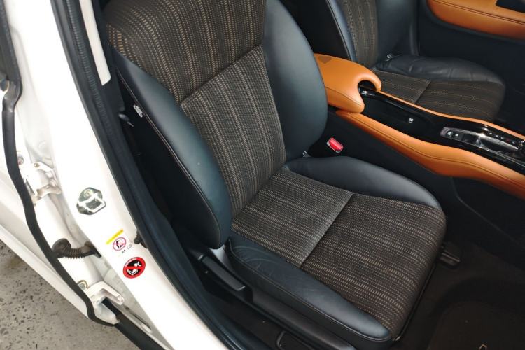 Used Honda Vezel 2015 1.8L CVT 2WD Luxury Model Right Front Seat