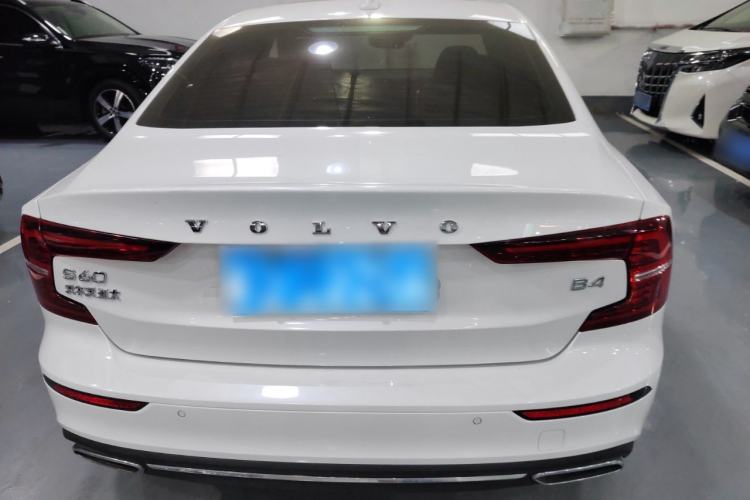 Used Volvo S60 2022 B4 Zhiyuan Luxury Edition

