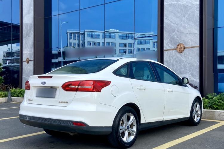 Used Ford Focus 2015 Sedan 1.6L Automatic Comfort Model Exterior 4