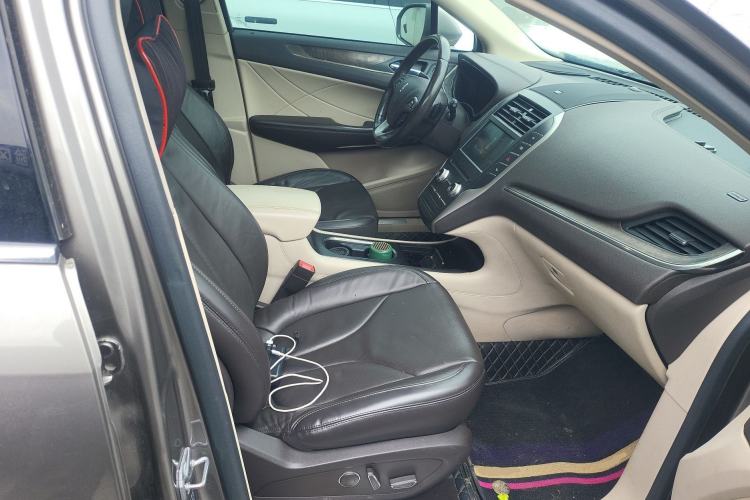 Used Lincoln MKC 2017 2.0T Two-Wheel-Drive Luxury Edition Right Front Seat