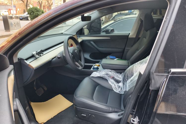 Used Tesla Model Y 2023 Long-Range All-Wheel-Drive Version