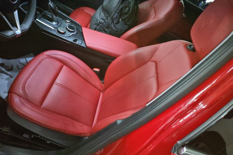 Used Alfa Romeo Giulia 2017 2.0T 200HP Luxury Edition Left Front Seat