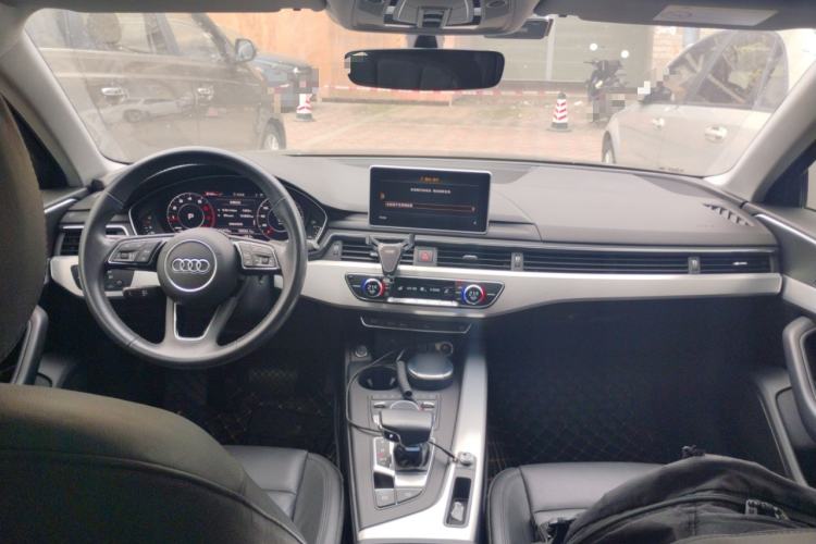 Used Audi A4L 2018 30th Anniversary Edition 40 TFSI Fashion Model Center Console