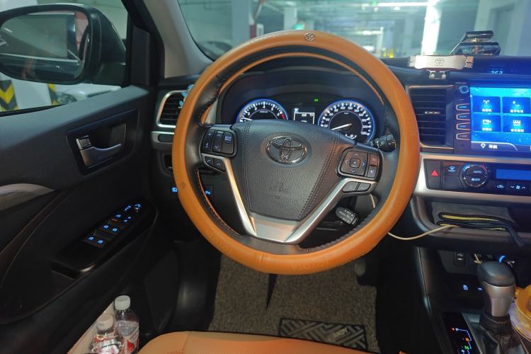 Used Toyota Highlander 2018 2.0T Four-Wheel Drive Knight Edition 7 Seats China VI Standard Steering Wheel