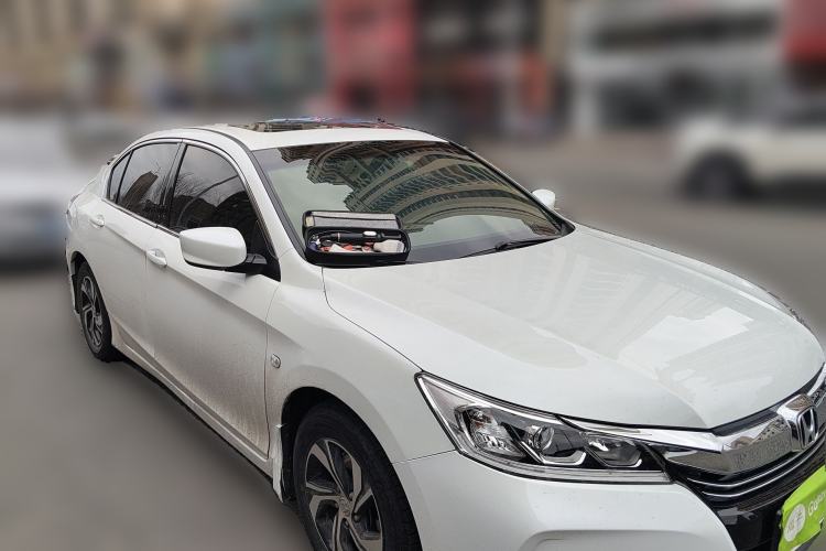 Used Honda Accord 2016 2.0L Comfort Edition Front Right 45 Deg