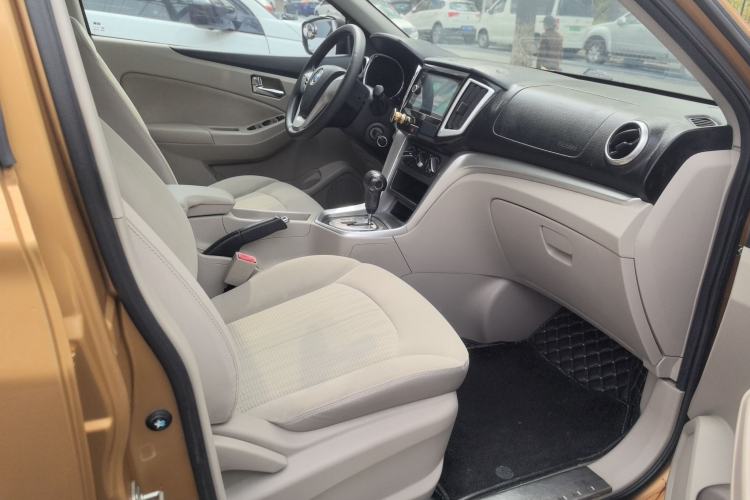 Used Venucia T70 2015 2.0L CVT Smart Choice Edition
