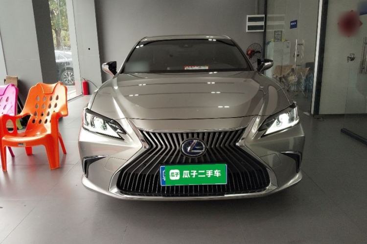Used Lexus ES 2020 300h Premier Edition
