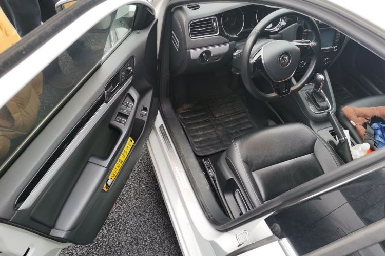 Used Volkswagen Sagitar 2015 1.6L Automatic Comfort Model
