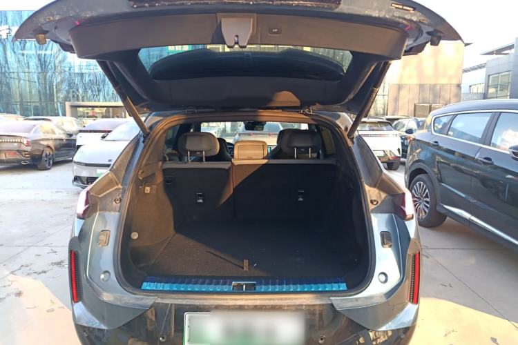 Used Lynk & Co 08 EM-P 2025 220 km All-Wheel-Drive Performance Halo
