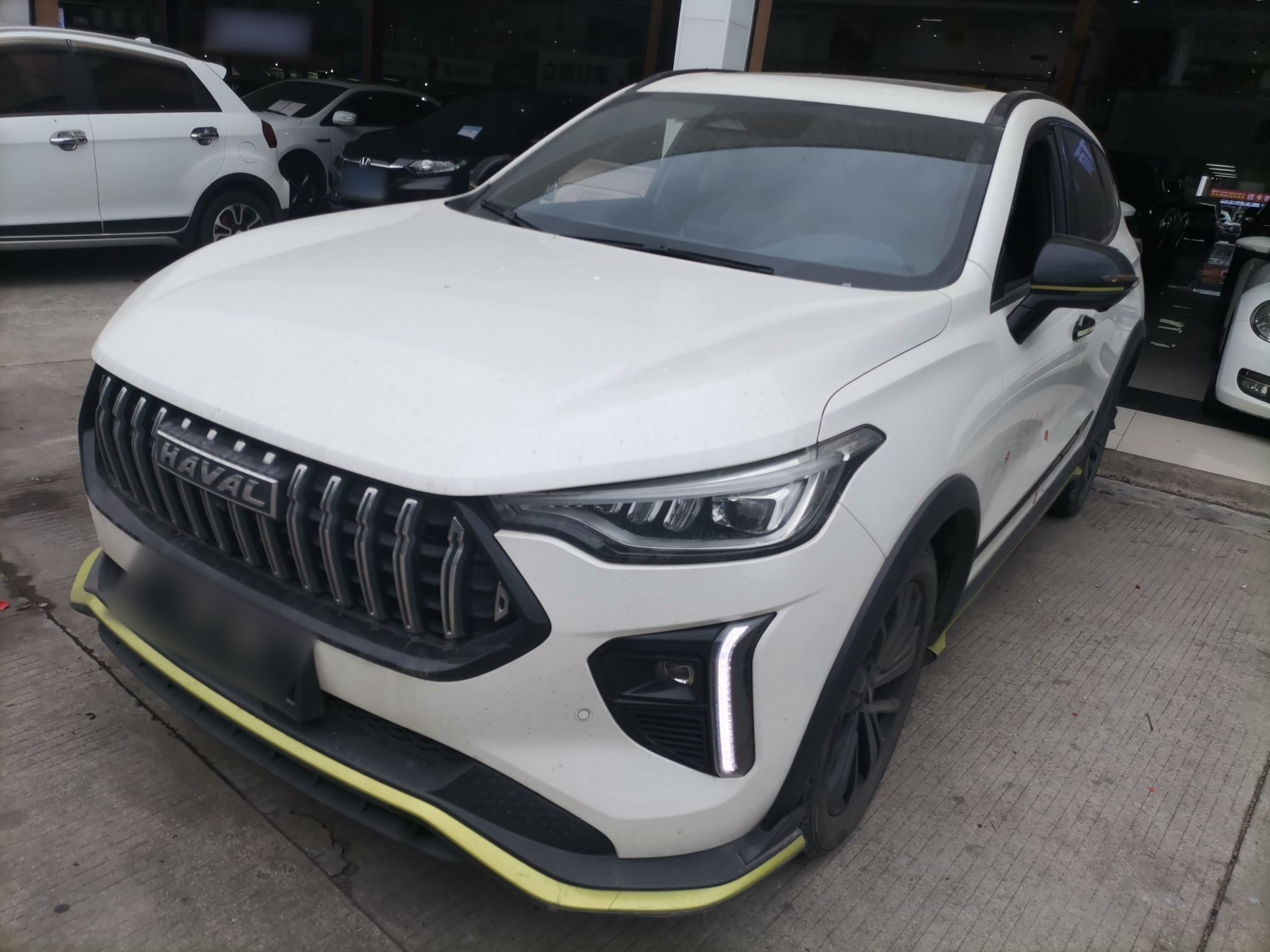 Под передней частью автомобиля