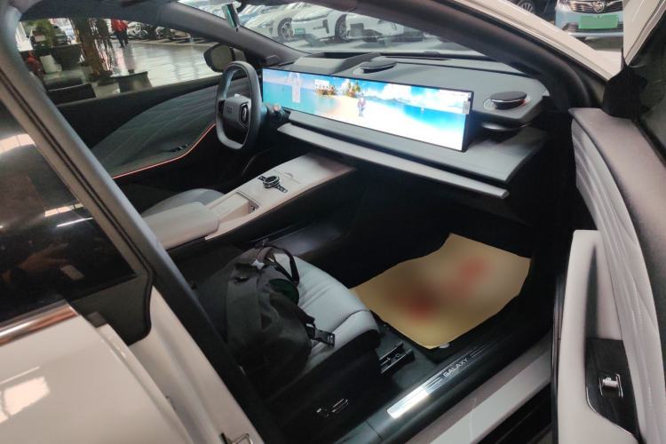 Used Geely Galaxy E8 2024 665 km Range Rear-Drive Starship Long-Range Version