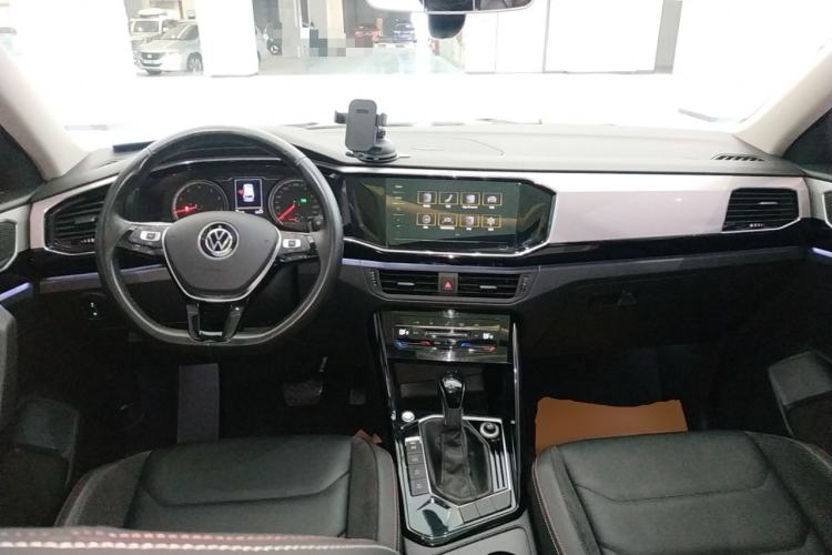 Used Volkswagen Tayron 2020 280TSI Two-Wheel Drive Luxury Connect Edition Center Console