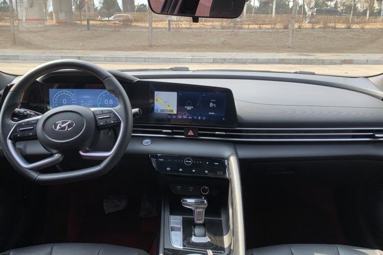 Used Hyundai Elantra 2022 1.5L CVT 20th Anniversary Edition Interior 1