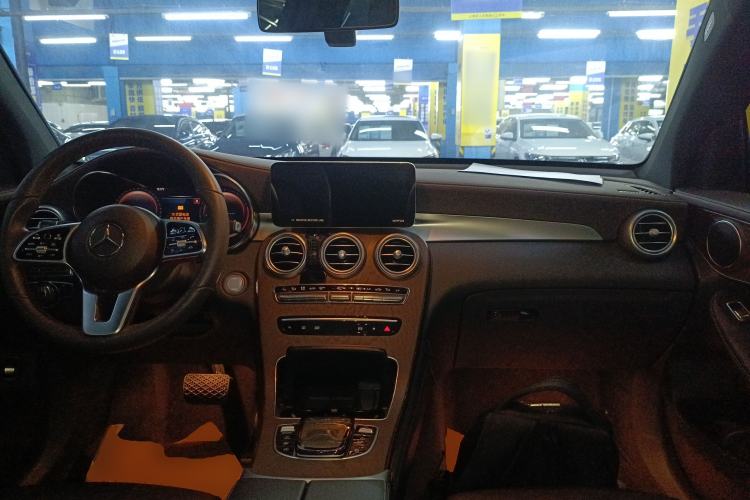 Used Mercedes-Benz GLC 2022 Facelift GLC 260 L 4MATIC Luxury Edition Center Console