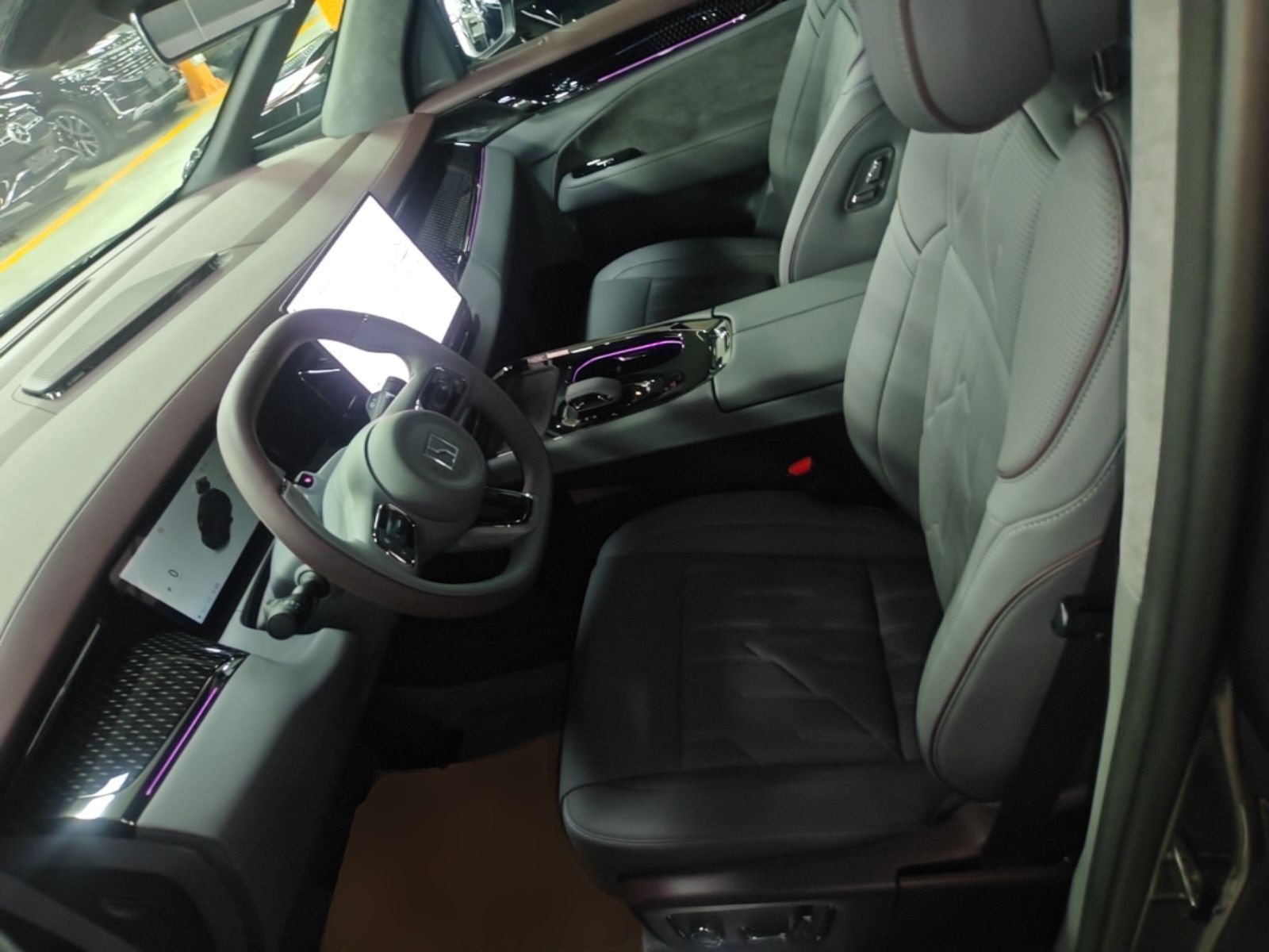 Zeekr 009 2024 7-Seater Walk-Through Version Four-Wheel Drive 108 kWh — снимка 17