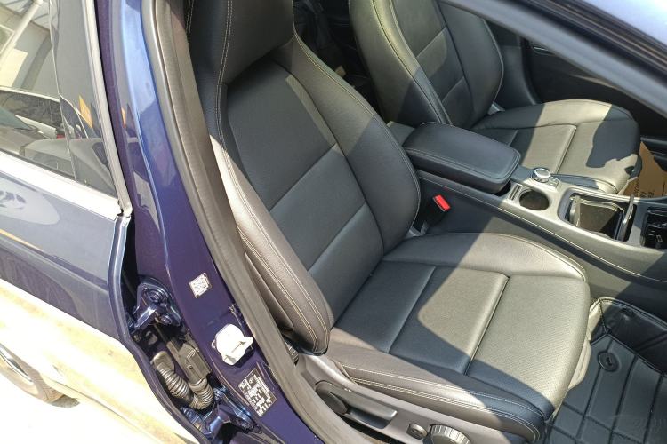 Used Mercedes-Benz GLA 2016 GLA 200 Fashion Model Right Front Seat