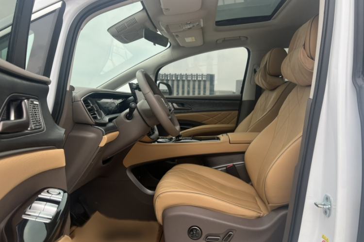 Used Denza D9 2022 DM-i 1040 Prestige Model