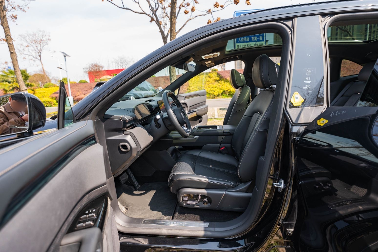 Переднее сиденье в автомобиле