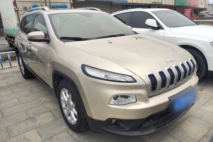 Used Jeep Cherokee 2016 2.4L Leading Edition Front Right 45 Deg