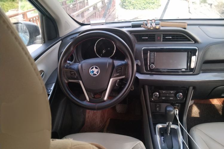 Used Venucia M50V 2017 1.6L XL CVT Luxury Edition
