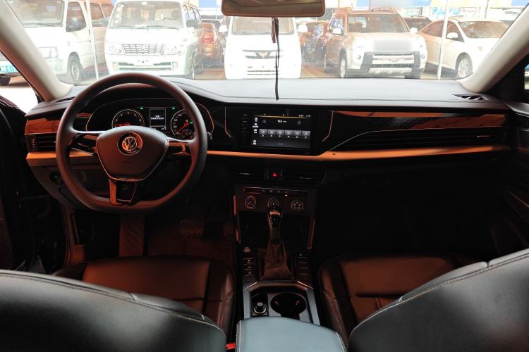 Used Volkswagen Passat 2020 280TSI Business Edition China VI Standard Center Console