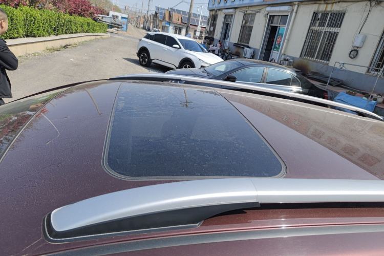 Used Venucia T70 2015 2.0L CVT Smart Edition
