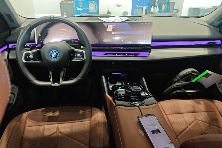Used BMW i5 2024 eDrive 35L M Sport Package Center Console