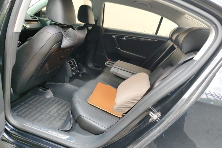 Used Volkswagen Magotan 2015 1.8TSI Prestige Model Left Rear Seat