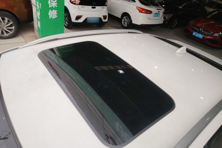 Used Venucia T90 2018 2.0L CVT Smart Connect Luxury Edition China V Standard Roof