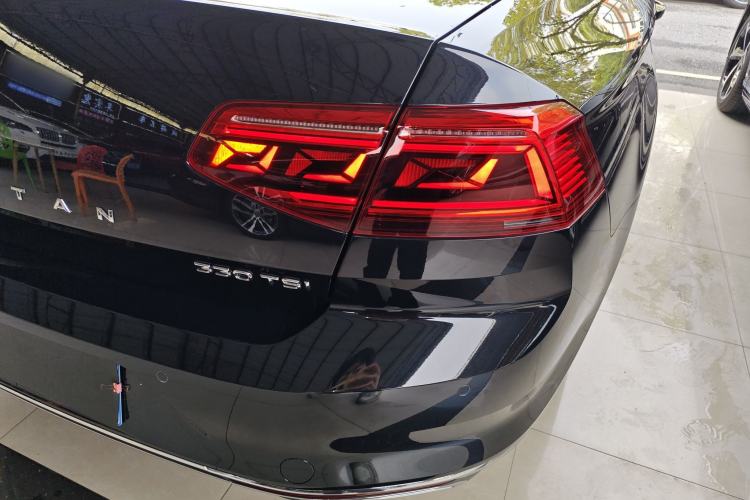 Used Volkswagen Magotan 2020 330TSI DSG Luxury Edition Right Rear Taillight