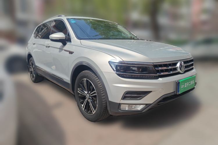 Used Volkswagen Tiguan L 2018 380TSI Automatic All-Wheel Drive Luxury Edition Front Right 45 Deg