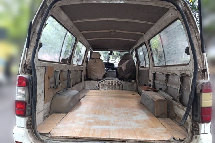 Used Jinbei Hiace 2011 2.0L 5th Generation Kuaiyunwang Standard Version 4G19 Trunk