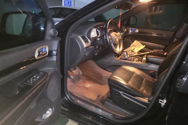 Used Jeep Grand Cherokee 2016 3.6L Elite Navigation Edition Driver Seat